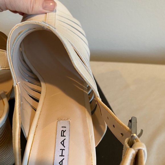 Tahari Makailyn Cream Leather Chunky Heel Sandal - Size 6M - Excellent Condition - Picture 7 of 7